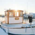 Modern houseboats have engines for smooth travel on water, designed with comfort and durability, offering an ideal boating and living experience.