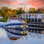 Discover the best locations for houseboats in Florida, lifestyle insights, and practical living tips for an unforgettable floating adventure in the Sunshine State.
